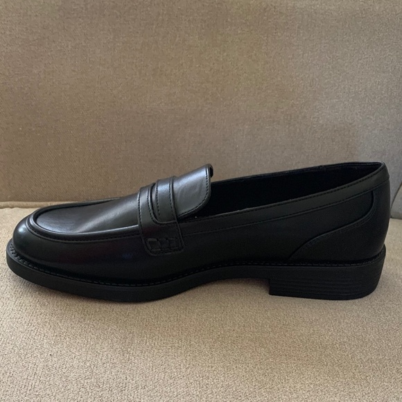 Woman’s Vegan leather loafers - Picture 4 of 9